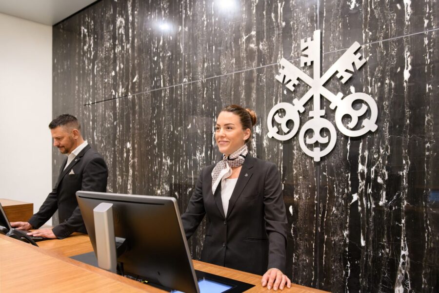 Client advisors at the reception desk of a UBS branch