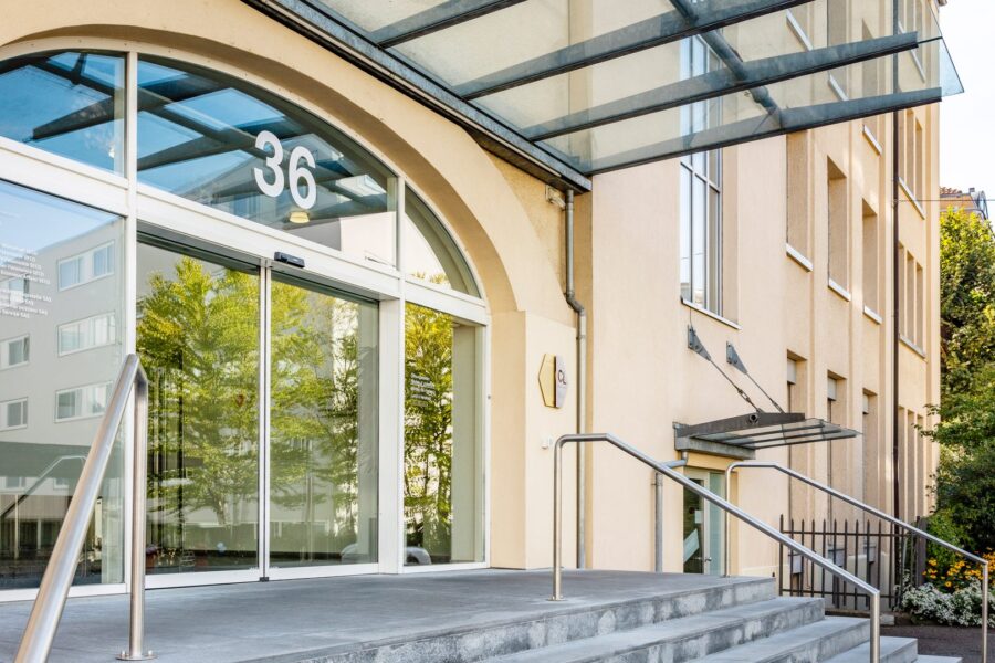 The main entrance of the SECO building in Bern